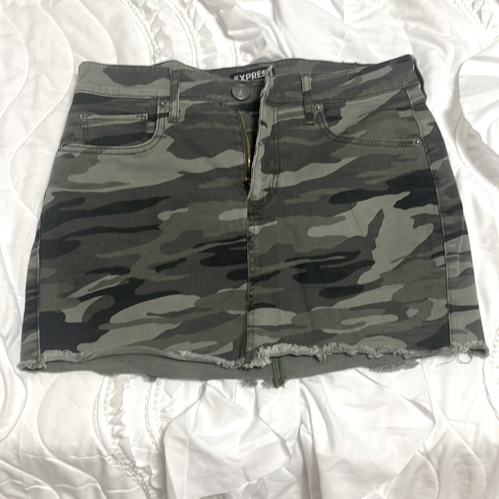 Camo mini skirt